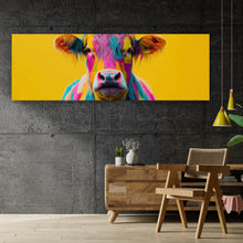 Lade das Bild in den Galerie-Viewer, Poster Buntes modernes Hochlandrind vor gelben Hintergrund Panorama
