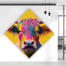 Lade das Bild in den Galerie-Viewer, Spannrahmenbild Buntes modernes Hochlandrind vor gelben Hintergrund Raute
