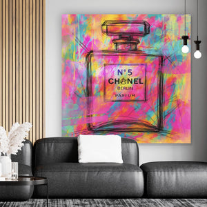Leinwandbild Parfum vor farbenfrohem Hintergrund Quadrat