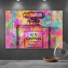 Lade das Bild in den Galerie-Viewer, Acrylglasbild Parfum vor farbenfrohem Hintergrund Querformat
