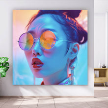 Lade das Bild in den Galerie-Viewer, Acrylglasbild Cooles asiatisches Frauenportrait Quadrat
