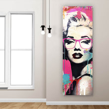 Lade das Bild in den Galerie-Viewer, Aluminiumbild gebürstet Cooles Pop Art Portrait einer Ikone Panorama Hoch
