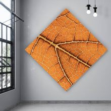 Lade das Bild in den Galerie-Viewer, Spannrahmenbild Detailansicht eines herbstlichen Blattes Raute
