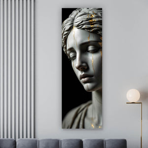 Poster Edle moderne Skulptur mit goldenen Akzenten Panorama Hoch