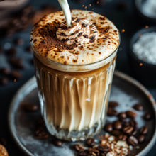 Lade das Bild in den Galerie-Viewer, Poster Edler Kaffee Genuss mit Sahnehaube Quadrat
