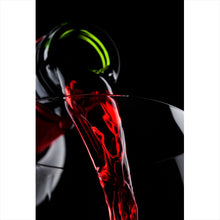 Lade das Bild in den Galerie-Viewer, Spannrahmenbild Edler Wein fließt ins Glas Hochformat
