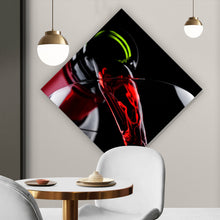 Lade das Bild in den Galerie-Viewer, Aluminiumbild gebürstet Edler Wein fließt ins Glas Raute
