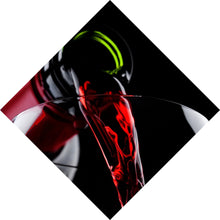 Lade das Bild in den Galerie-Viewer, Leinwandbild Edler Wein fließt ins Glas Raute
