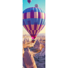 Lade das Bild in den Galerie-Viewer, Leinwandbild Eindrucksvolle Ballonfahrt über Landschaft Panorama Hoch
