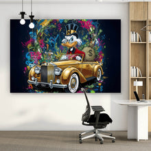 Lade das Bild in den Galerie-Viewer, Aluminiumbild gebürstet Eindrucksvolle Ente in einem Luxusauto Querformat
