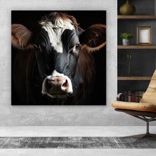 Lade das Bild in den Galerie-Viewer, Acrylglasbild Eindrucksvolle Nahaufnahme einer Kuh Quadrat
