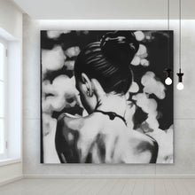 Lade das Bild in den Galerie-Viewer, Aluminiumbild gebürstet Elegante Silhouette einer Frau Quadrat
