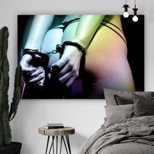 Lade das Bild in den Galerie-Viewer, Aluminiumbild gebürstet Erotische Frau in Handschellen Querformat
