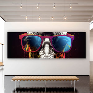 Aluminiumbild Farbenfrohe Giraffe mit Sonnenbrille Panorama