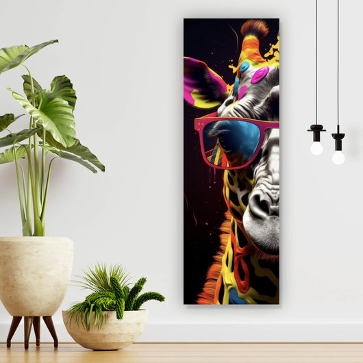 Aluminiumbild Farbenfrohe Giraffe mit Sonnenbrille Panorama Hoch