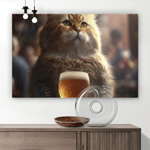 Lade das Bild in den Galerie-Viewer, Leinwandbild Flauschige Katze genießt Bier in gemütlicher Kneipe Querformat
