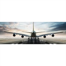 Lade das Bild in den Galerie-Viewer, Aluminiumbild gebürstet Flugzeug auf der Landebahn Panorama
