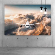 Lade das Bild in den Galerie-Viewer, Poster Flugzeug über beeindruckender Berglandschaft Querformat
