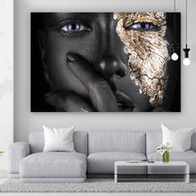 Lade das Bild in den Galerie-Viewer, Aluminiumbild Frau mit Gold Make-Up Querformat
