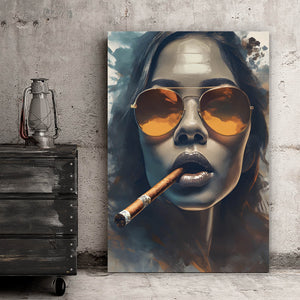 Acrylglasbild Frau mit Sonnenbrille und Zigarre Hochformat