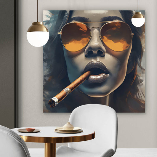 Leinwandbild Frau mit Sonnenbrille und Zigarre Quadrat