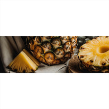 Lade das Bild in den Galerie-Viewer, Aluminiumbild Fruchtige Ananas auf Leinentuch Panorama

