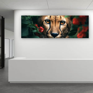 Acrylglasbild Gepard schaut neugierig durch rote Blumen Panorama