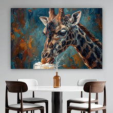 Lade das Bild in den Galerie-Viewer, Spannrahmenbild Giraffe genießt Bier Querformat

