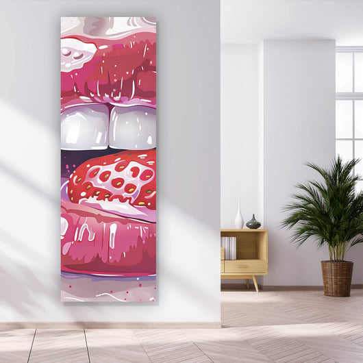 Leinwandbild Glänzende Lippen mit Erdbeere Panorama Hoch