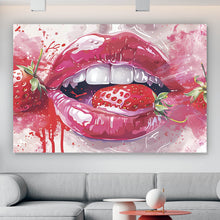 Lade das Bild in den Galerie-Viewer, Aluminiumbild gebürstet Glänzende Lippen mit Erdbeere Querformat
