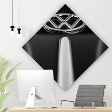 Lade das Bild in den Galerie-Viewer, Acrylglasbild Glänzendes Emblem auf schwarzem Autolack Raute
