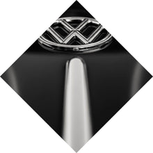 Lade das Bild in den Galerie-Viewer, Poster Glänzendes Emblem auf schwarzem Autolack Raute
