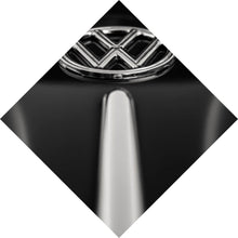 Lade das Bild in den Galerie-Viewer, Aluminiumbild gebürstet Glänzendes Emblem auf schwarzem Autolack Raute
