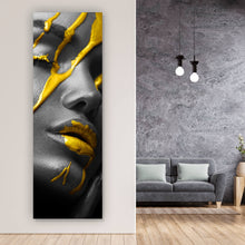 Lade das Bild in den Galerie-Viewer, Leinwandbild Golden Face Panorama Hoch
