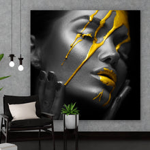 Lade das Bild in den Galerie-Viewer, Leinwandbild Golden Face Quadrat
