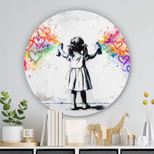 Lade das Bild in den Galerie-Viewer, Aluminiumbild Graffiti Mädchen sprüht Herzformen an die Wand Kreis
