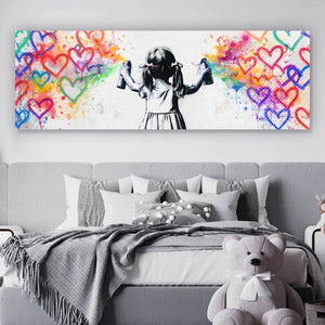 Aluminiumbild gebürstet Graffiti Mädchen sprüht Herzformen an die Wand Panorama