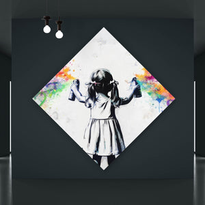 Aluminiumbild gebürstet Graffiti Mädchen sprüht Herzformen an die Wand Raute