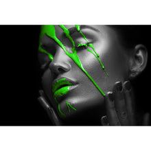 Lade das Bild in den Galerie-Viewer, Leinwandbild Green Lips Querformat
