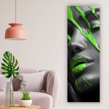 Lade das Bild in den Galerie-Viewer, Leinwandbild Green Lips Panorama Hoch
