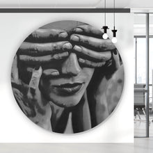 Lade das Bild in den Galerie-Viewer, Aluminiumbild Hände verdecken Augen einer Frau Zeichestil Kreis
