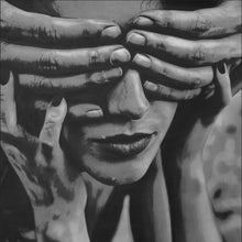 Lade das Bild in den Galerie-Viewer, Aluminiumbild Hände verdecken Augen einer Frau Zeichestil Quadrat
