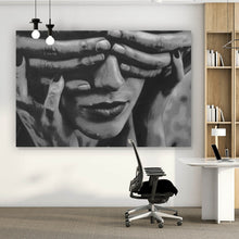 Lade das Bild in den Galerie-Viewer, Aluminiumbild gebürstet Hände verdecken Augen einer Frau Zeichestil Querformat
