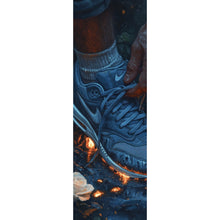 Lade das Bild in den Galerie-Viewer, Aluminiumbild Hand bindet Sneaker über leuchtendem Boden Panorama Hoch
