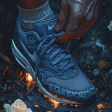 Lade das Bild in den Galerie-Viewer, Aluminiumbild gebürstet Hand bindet Sneaker über leuchtendem Boden Quadrat
