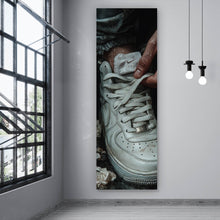 Lade das Bild in den Galerie-Viewer, Leinwandbild Hand schnürt stilvollen Schuh im Wasser No.2 Panorama Hoch
