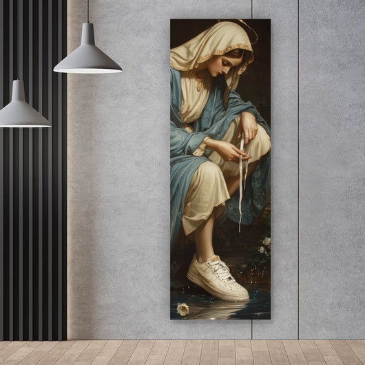 Poster Heilige Frau mit Sneaker umgeben von Rosenblüten Panorama Hoch