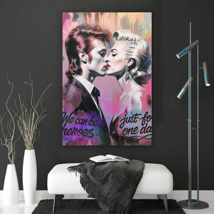 Poster Intensiver Kuss zweier Künstlern mit abstraktem Hintergrund Hochformat