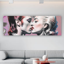 Lade das Bild in den Galerie-Viewer, Poster Intensiver Kuss zweier Künstlern mit abstraktem Hintergrund Panorama
