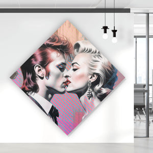 Acrylglasbild Intensiver Kuss zweier Künstlern mit abstraktem Hintergrund Raute